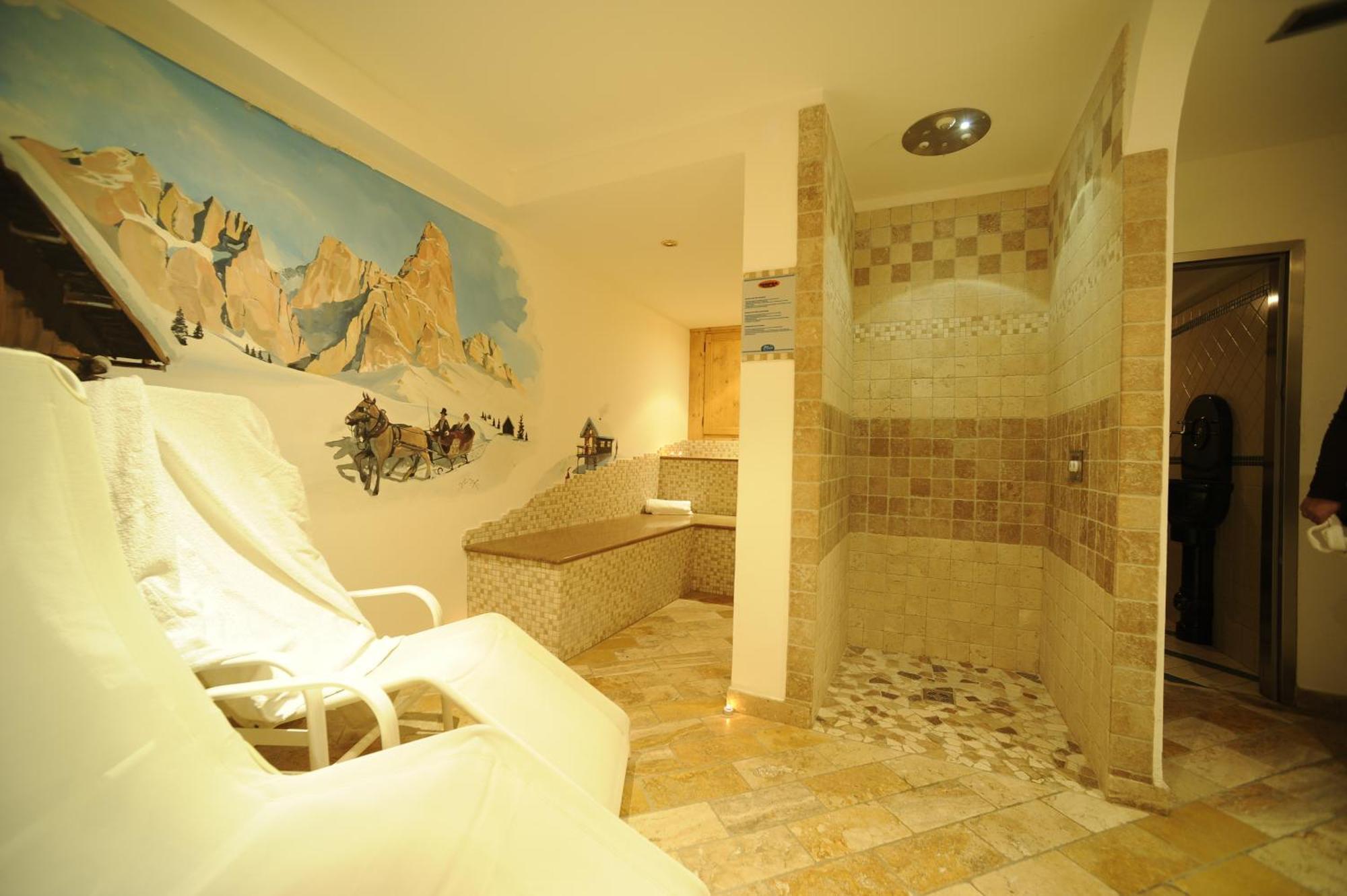 Residence Edelweiss San Martino Di Castrozza Exterior photo