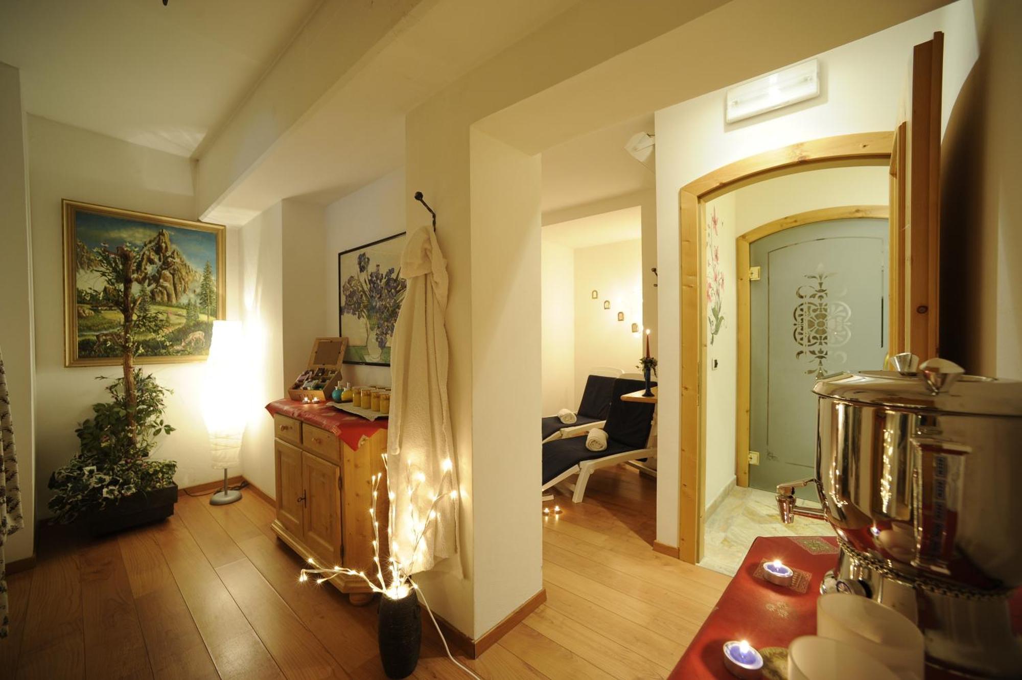 Residence Edelweiss San Martino Di Castrozza Exterior photo