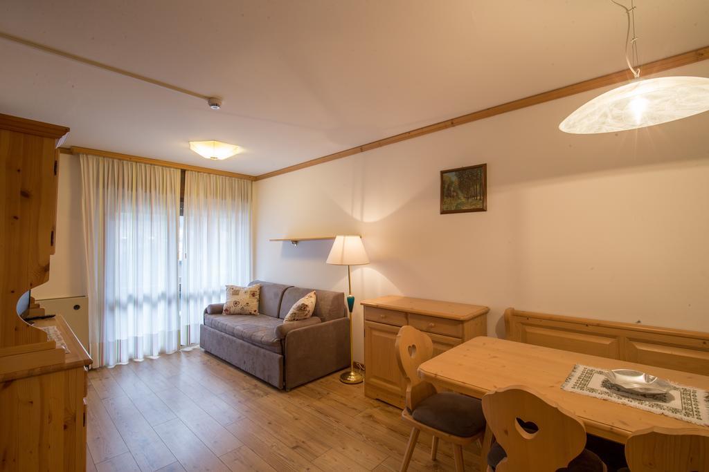 Residence Edelweiss San Martino Di Castrozza Exterior photo